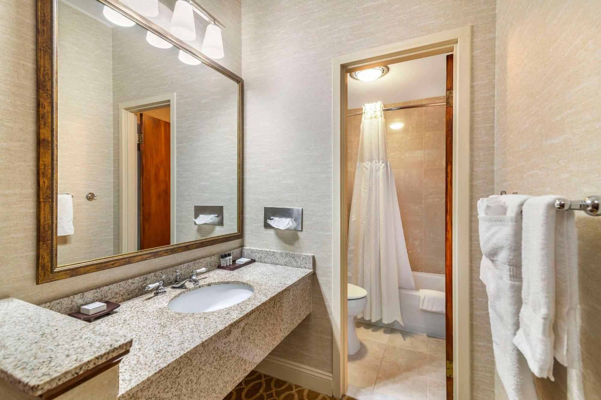 The At Gran View Ogdensburg, Ascend Collection Hotel